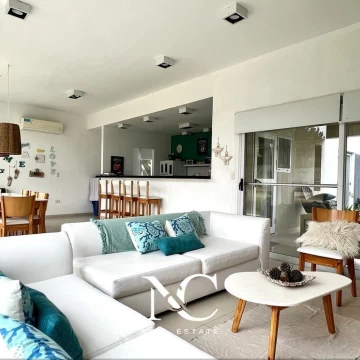 Casa en venta en Costa Esmeralda con gas natural pileta