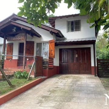 Casa en venta en Valeria del mar Con cochera