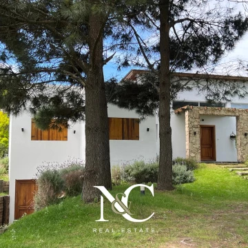 Casa en venta en Costa Esmeralda con fondo libre arbolado