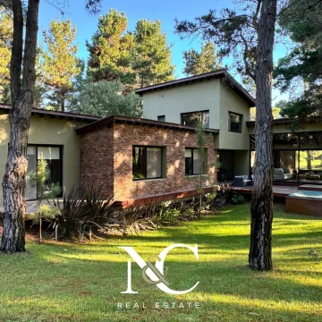 Casa en venta en Costa Esmeralda doble lote