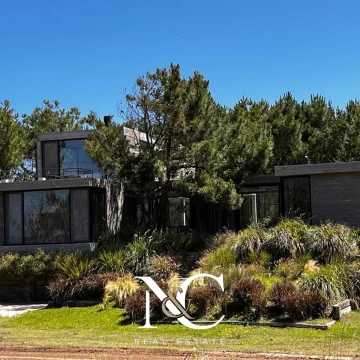 Casa en venta en Costa Esmeralda, cercana al mar