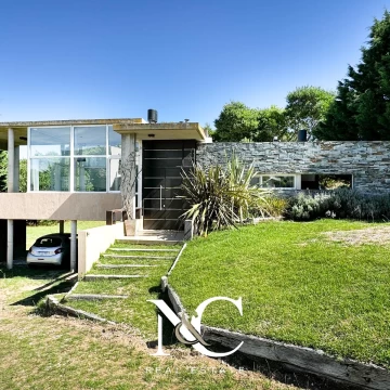 Casa en Venta en Costa Esmeralda con fondo libre