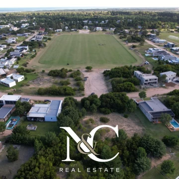 Lote en venta en Costa Esmeralda, frente a la cancha de polo