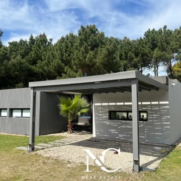 Casa en venta en Costa Esmeralda fondo libre