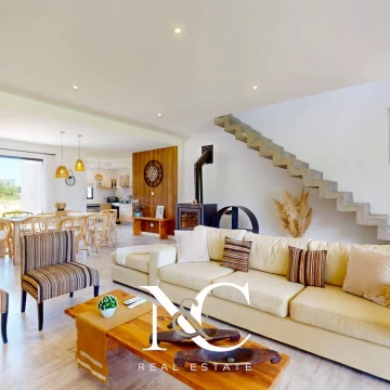 Casa en venta en Costa Esmeralda fondo al golf y gas natural