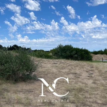 Lote en venta en Costa Esmeralda, fondo libre
