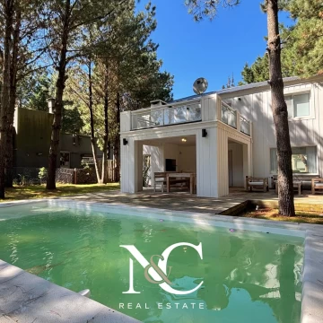 Casa en  venta de 6 ambientes en Costa Esmeralda