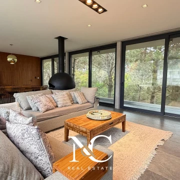 Casa en  venta Costa Esmeralda de hormigón 4 dormitorios