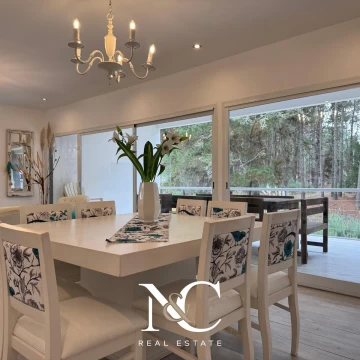 Casa en venta en Costa Esmeralda fondo arbolado