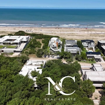Lote en venta en Costa Esmeralda, segunda línea de mar