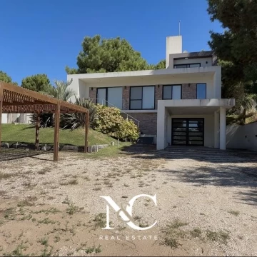 Casa en venta en Costa Esmeralda Golf II con vista al golf y jardín con máxima privacidad