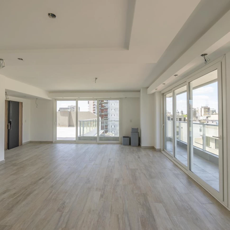 4 AMBIENTES, DEPENDENCIA y COCHERA - TERRAZA PROPIA CON PARRILLA