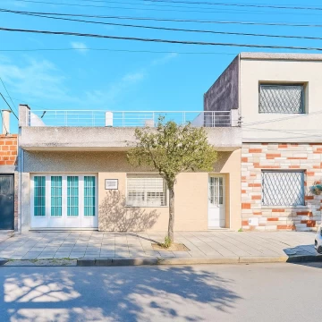 Venta Casa en Lote Propio de 4 Ambientes con Quincho - Parrilla - Patio - Cochera