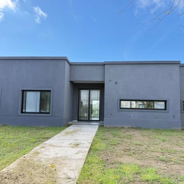 Casa en Venta 3 dormitorios   Escritorio El Canton Norte Escobar a laguna