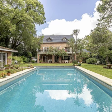 Venta Casa 5 amb en Don Torcuato con jardín, pileta, quincho y cochera