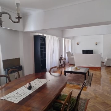 VENTA DE 5 AMBIENTES CON PATIO EN RECOLETA 