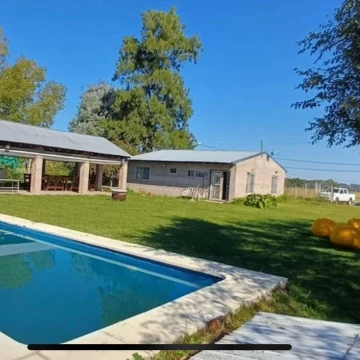 VENTA CASA QUINTA 4 AMBIENTES PARADA ROBLES