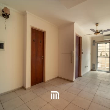 Oportunidad en Alberdi: 1 Dormitorio con Balcón, Listo para Entrar a Vivir