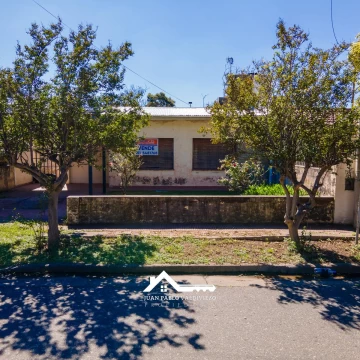 Terreno 344m2. 90m2 construidos, excelente ubicación en barrio Marq. de Sobremonte