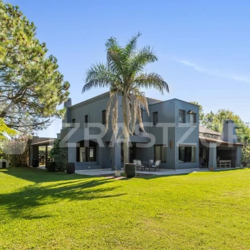 Casa en venta en barrio cerrado Villa Rosa