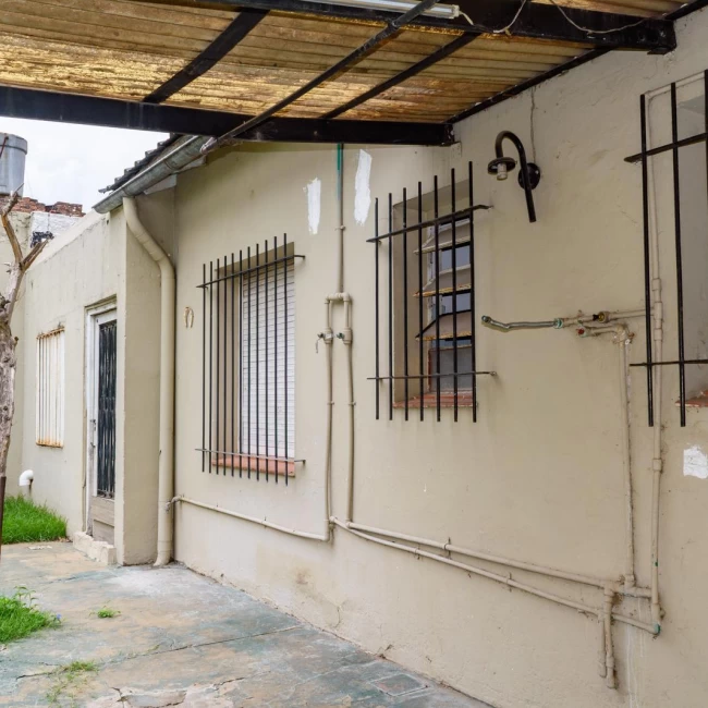 VENTA CASA 3 AMB CON GARAJE Y PATIO A REFACCIONAR IDEAL FLIPPING INMOBILIARIO