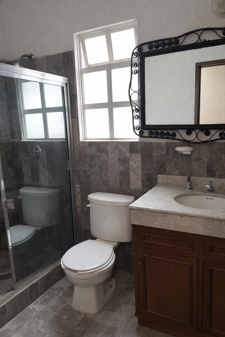 baño recamara 5 limpia.PNG