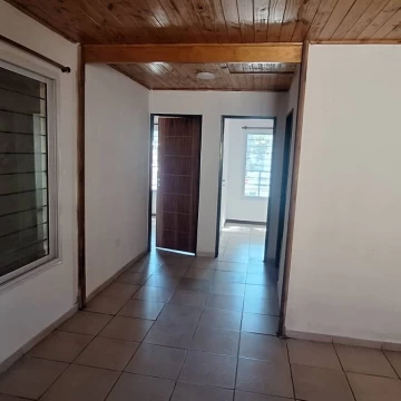 CASA DE PLANTA ALTA 2 DORMITORIOS