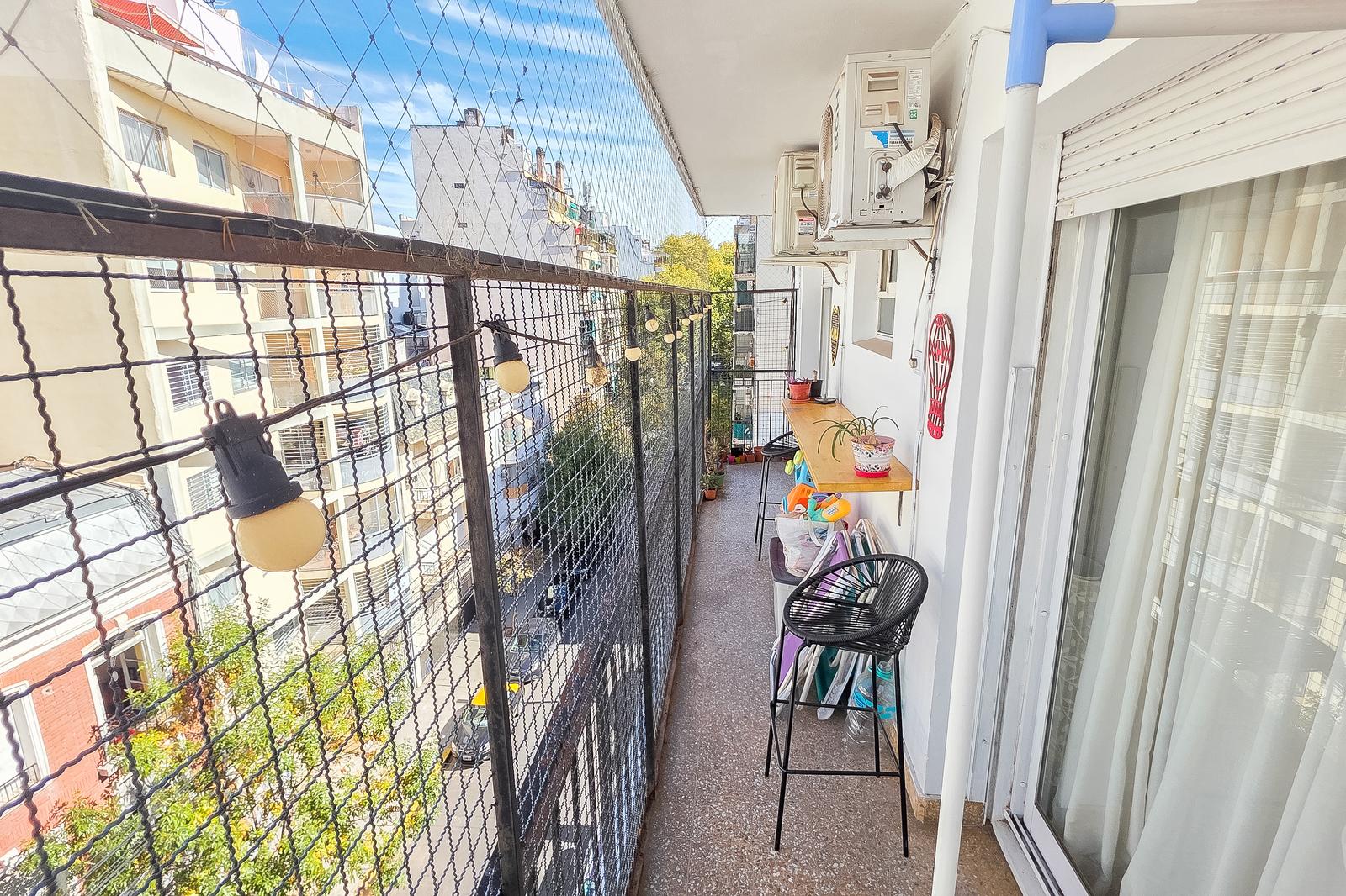 Venta depto 4 ambientes , con balcón al frente - Flores