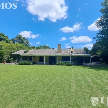 VENTA CASA-UNA PLANTA-IMPECABLE. JARDIN ARBOLADO. PILETA-TORTUGUITAS APTO CRÉDITO