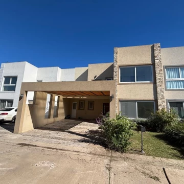 Venta casa con renta hasta abril 2027, Barrio Buenos Aires Village -  Bella Vista