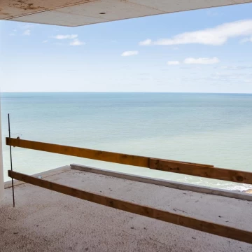 Venta departamento 2 ambientes zona Varese vista al mar