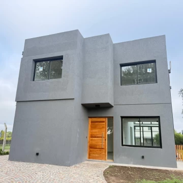Casa en Venta 4 dorm   Playroom Barrio San Ramon Pilar del Este