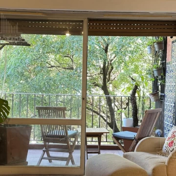 VENTA Departamento en excelente estado 4 ambientes balcón corrido sobre avenida 