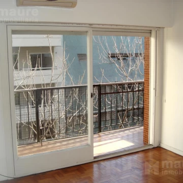 Departamento de 2 ambientes al frente en alquiler en Las Cañitas.