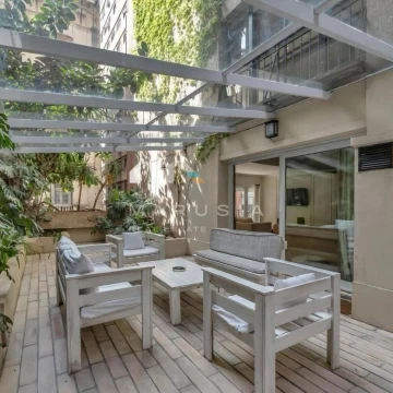 Venta Departamento 5 ambientes con Patio y cochera mas dependencia. Retiro, Capital Federal.