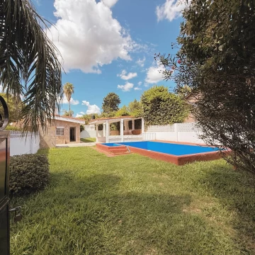 Av. Argentina 2200 - Casa De 1 Dormitorio Con Pileta En Venta - Country Profesional, Funes