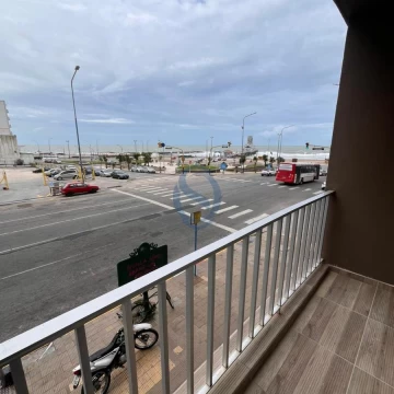 Venta Departamento tres ambientes con balcón y vista abierta en Centro