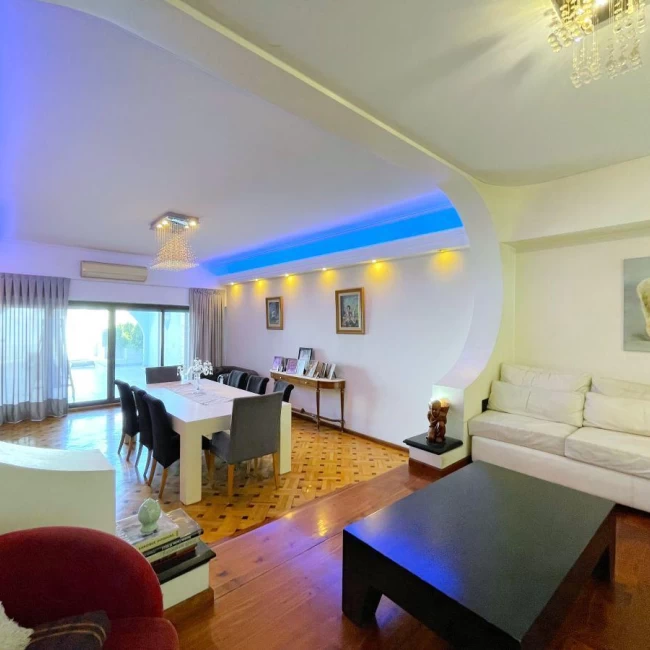 VENTA CASA PREMIUM DE 6 AMBIENTES CON PILETA Y COCHERA PARA 3 AUTOS EN VILLA DEVOTO