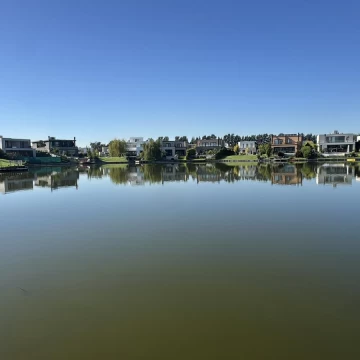 Terreno al agua en Barrio Carpinchos, Nordelta