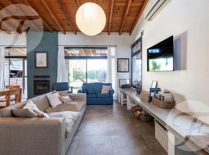 Casa moderna con jardín, piscina y galería en San Pedro – Viví la armonía en una sola planta