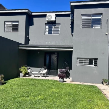 PH  Tipo Casa al Frente con Jardín, Parrilla y Garage – Victoria Centro