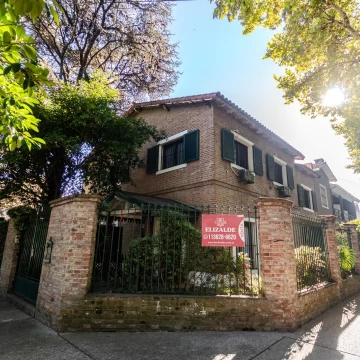 Federico Chopin y Av. Márquez - Estupenda Casa con jardín - Venta - San Isidro