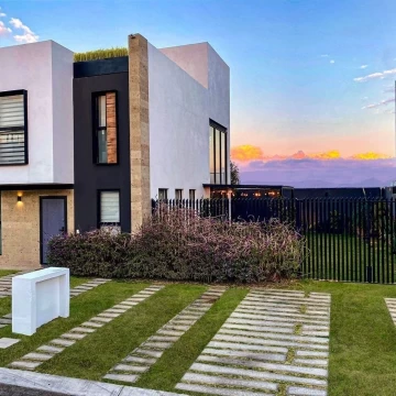 Hermosa y moderna casa de 2 recámaras en Calimaya