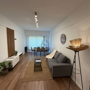 Venta Departamento tres ambientes reciclado con balcón francés en Centro