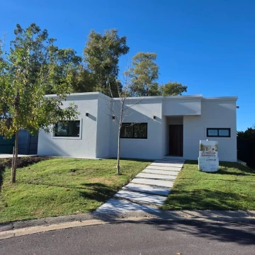 Casa en venta 3 dormitorios Santa Lucia Pilar del Este