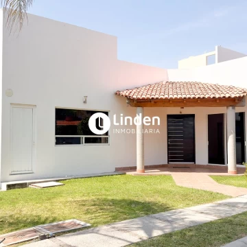 Casa en Venta en Atlixco, Puebla en Fraccionamiento Cortijo de Los Soles.