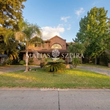 Venta de Casa 5 Ambientes en Boca Raton, Pilar