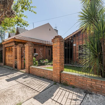 VENTA CASA 4 AMBIENTES VILLA SARMIENTO PARQUE PILETA QUINCHO
