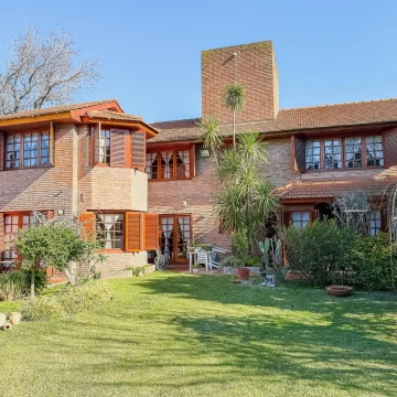 VENTA CASA 7 AMB con PARQUE y PISCINA - LOMAS DE SAN ISIDRO