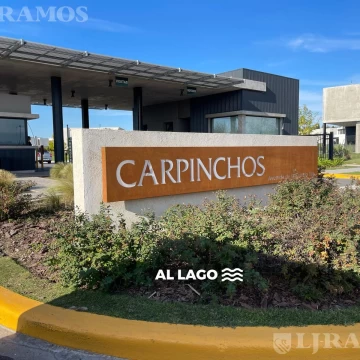 Lote a la laguna en venta en CARPINCHOS - NORDELTA.